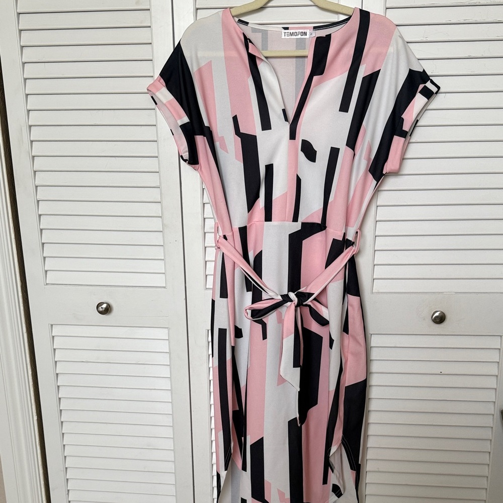 Tempo Paris Geometric Pink and Black Midi Dress
